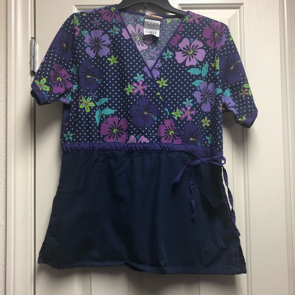 UA Navy/purple polka dot hibiscus scrub top